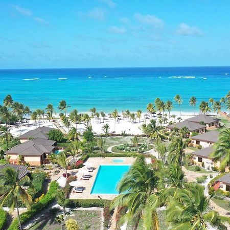 The Sands Beach Resort 브웨주 외부 사진