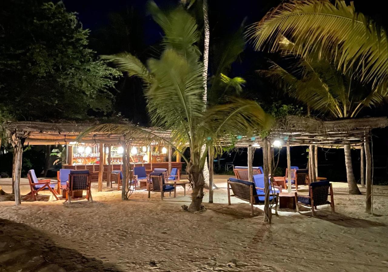 The Sands Beach Resort 브웨주 외부 사진