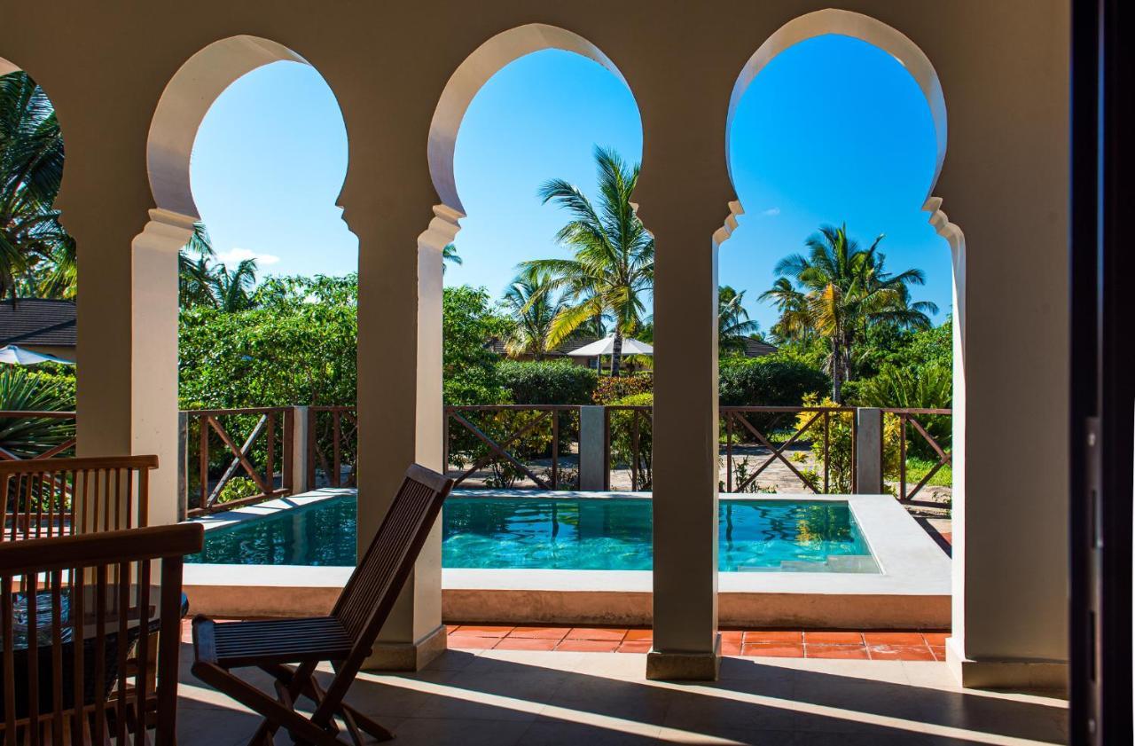 The Sands Beach Resort 브웨주 외부 사진
