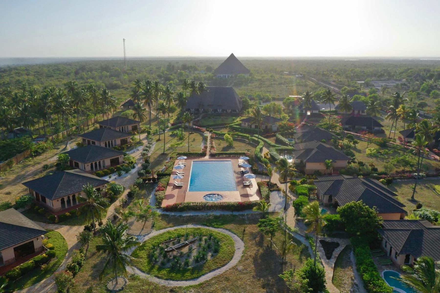 The Sands Beach Resort 브웨주 외부 사진