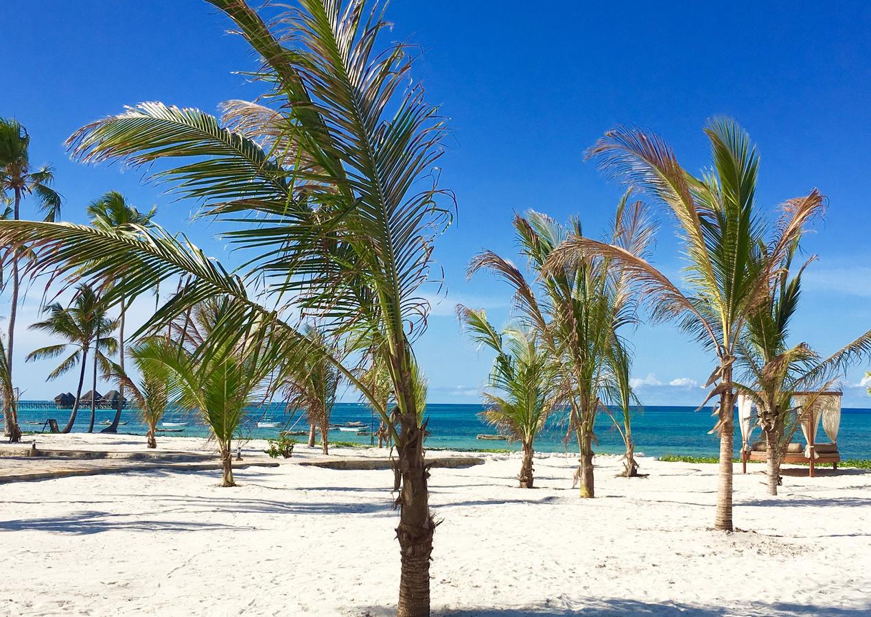The Sands Beach Resort 브웨주 외부 사진