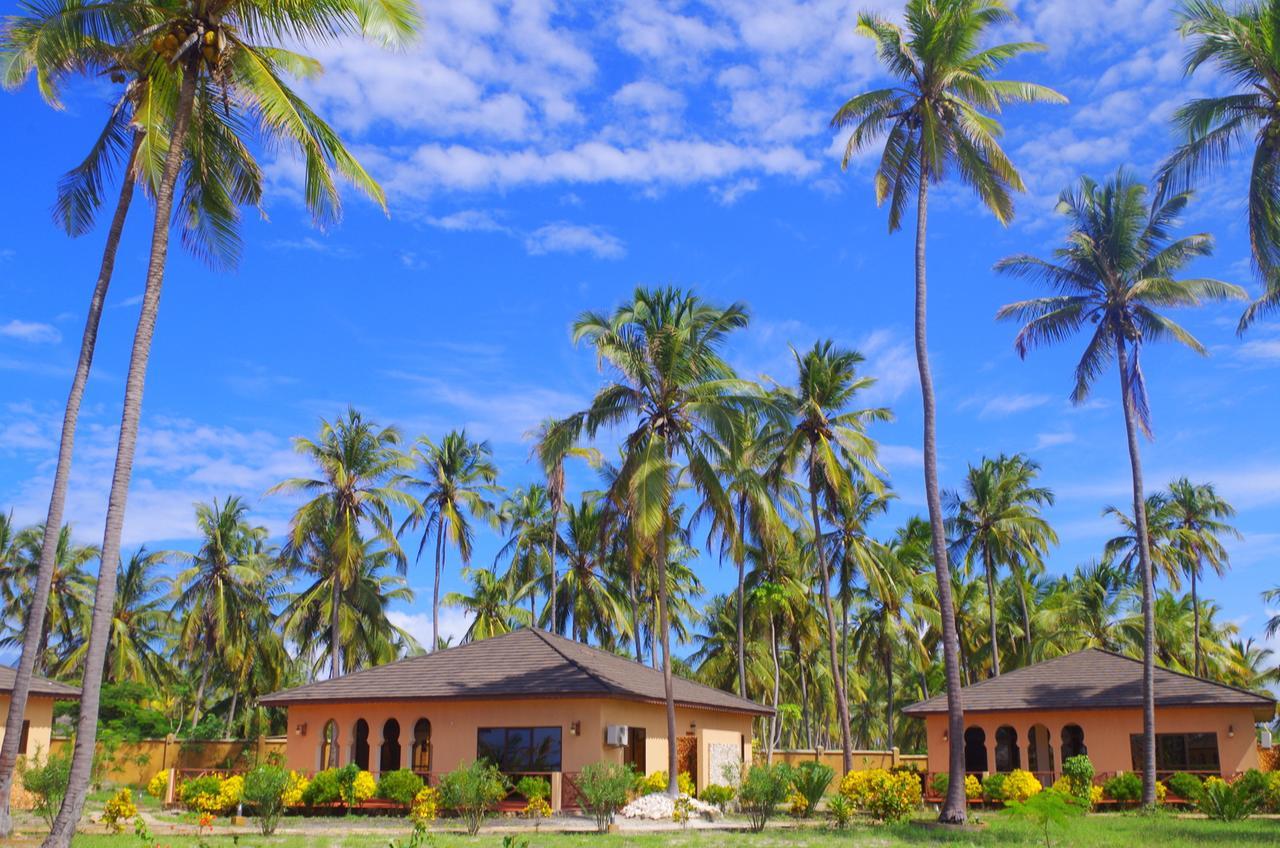The Sands Beach Resort 브웨주 외부 사진