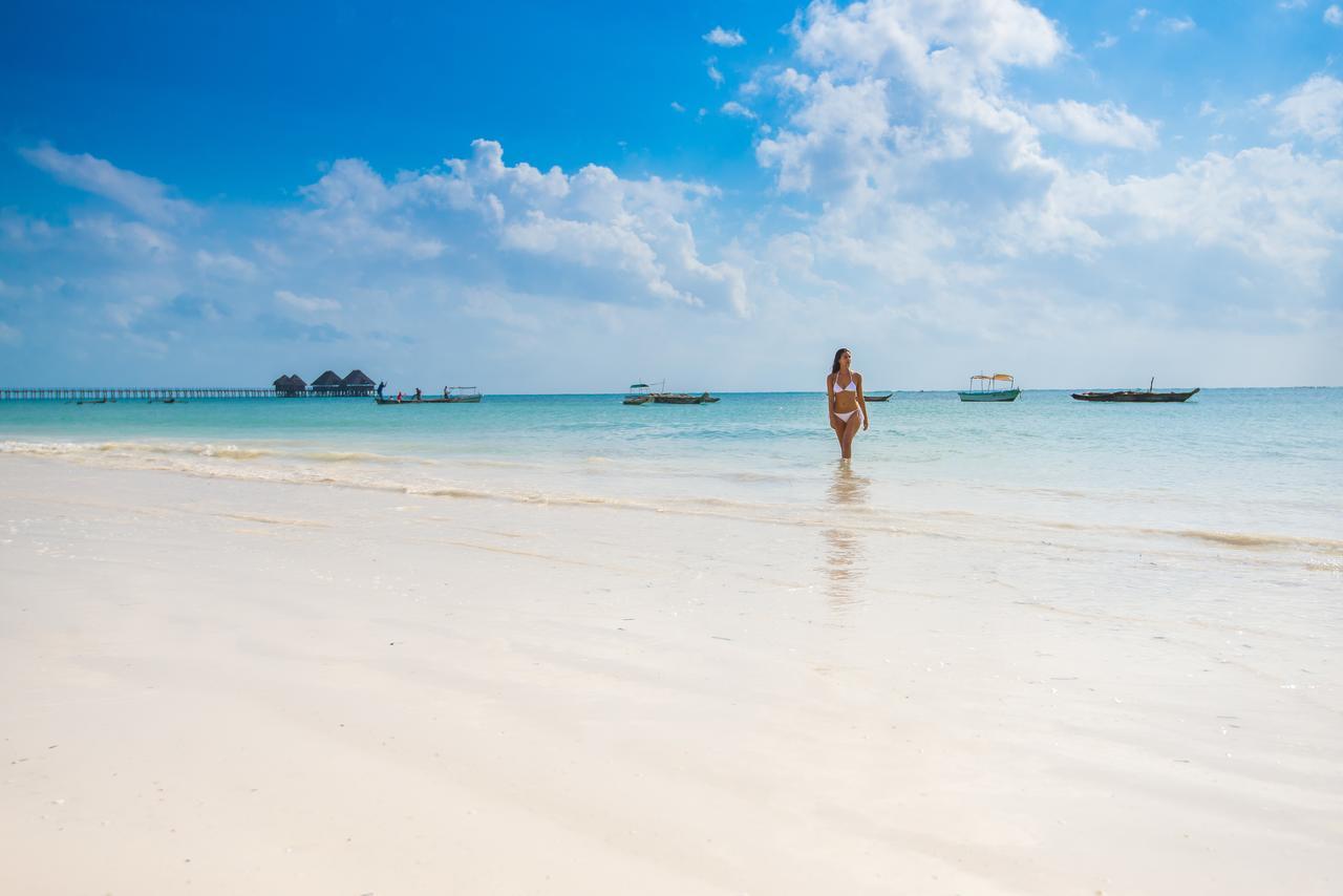 The Sands Beach Resort 브웨주 외부 사진