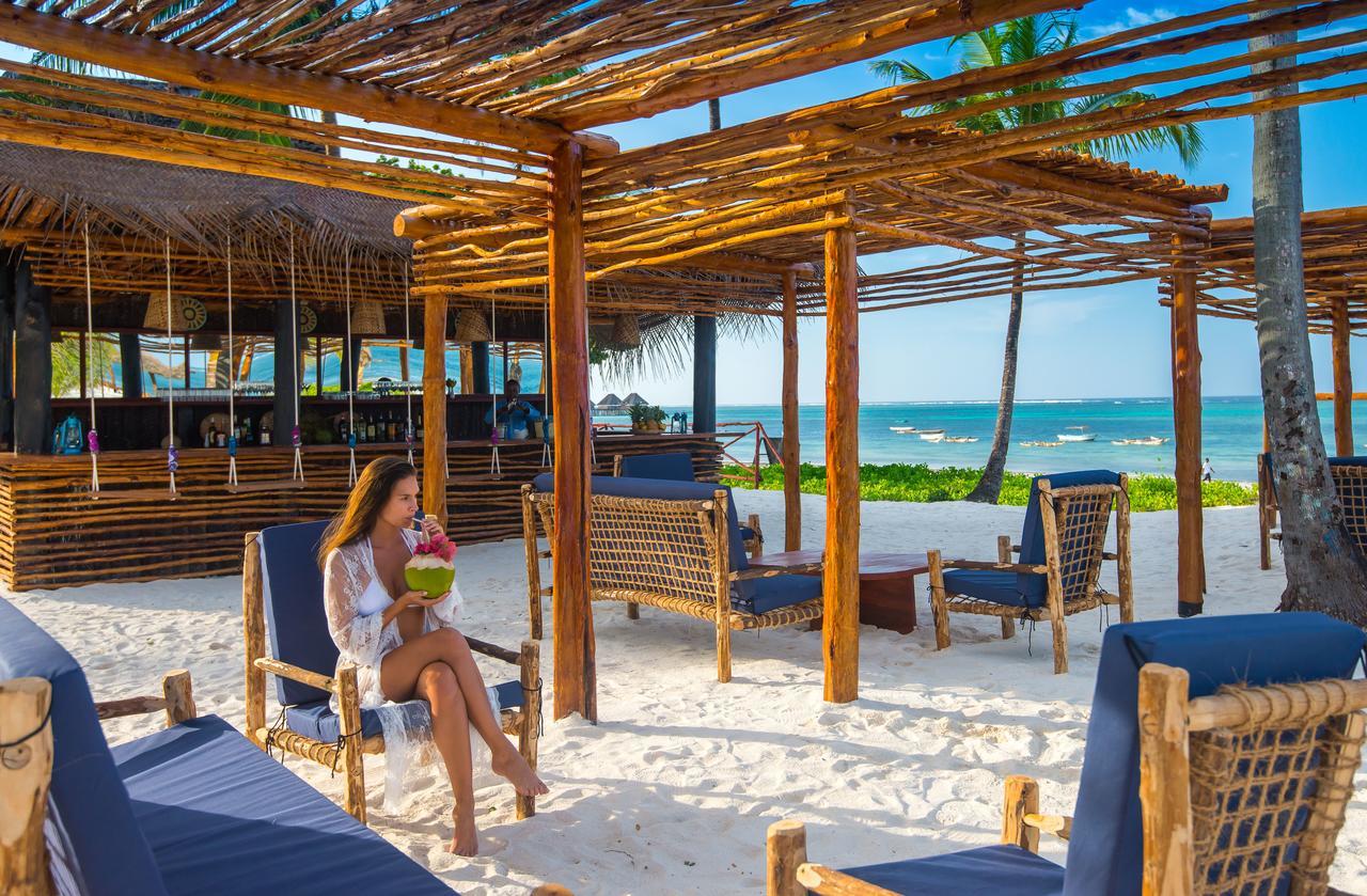 The Sands Beach Resort 브웨주 외부 사진