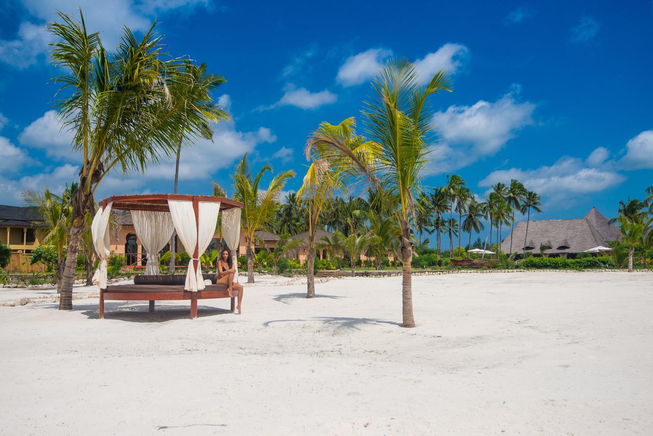 The Sands Beach Resort 브웨주 외부 사진