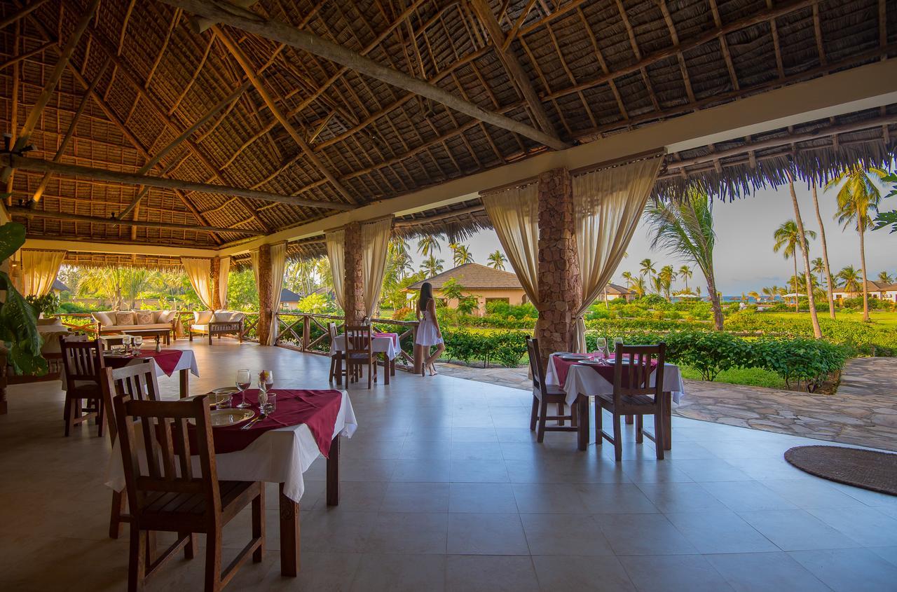 The Sands Beach Resort 브웨주 외부 사진