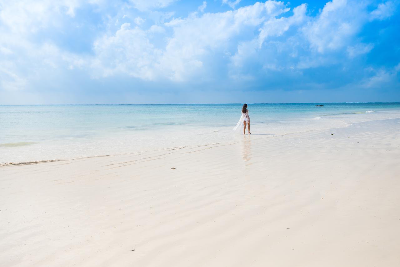 The Sands Beach Resort 브웨주 외부 사진