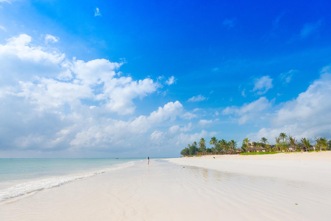 The Sands Beach Resort 브웨주 외부 사진
