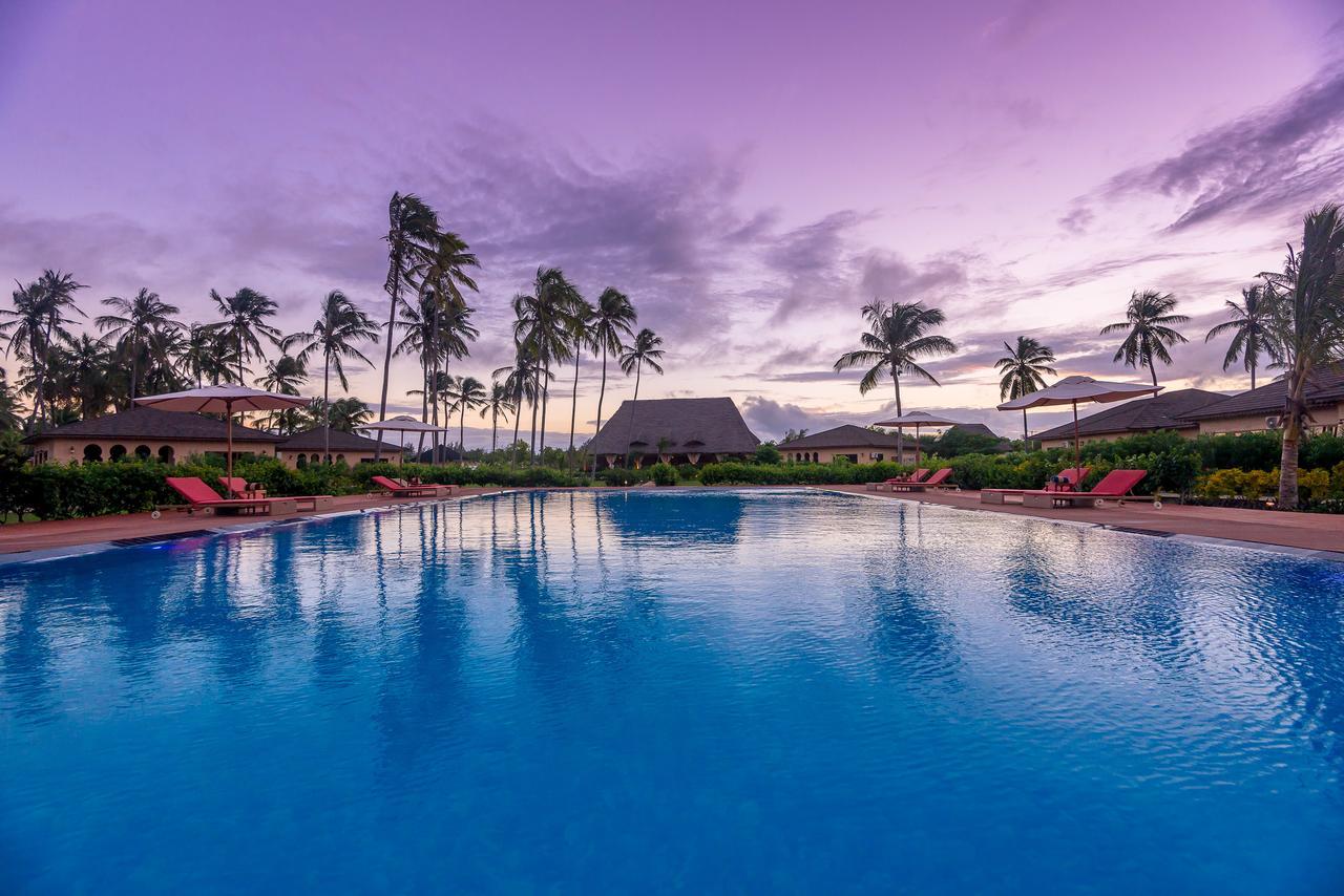 The Sands Beach Resort 브웨주 외부 사진