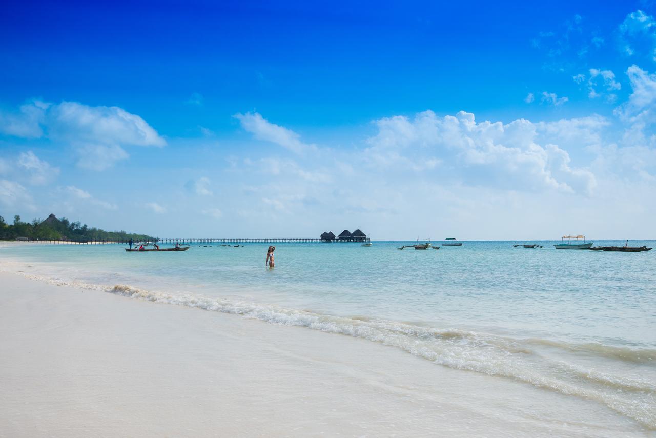 The Sands Beach Resort 브웨주 외부 사진