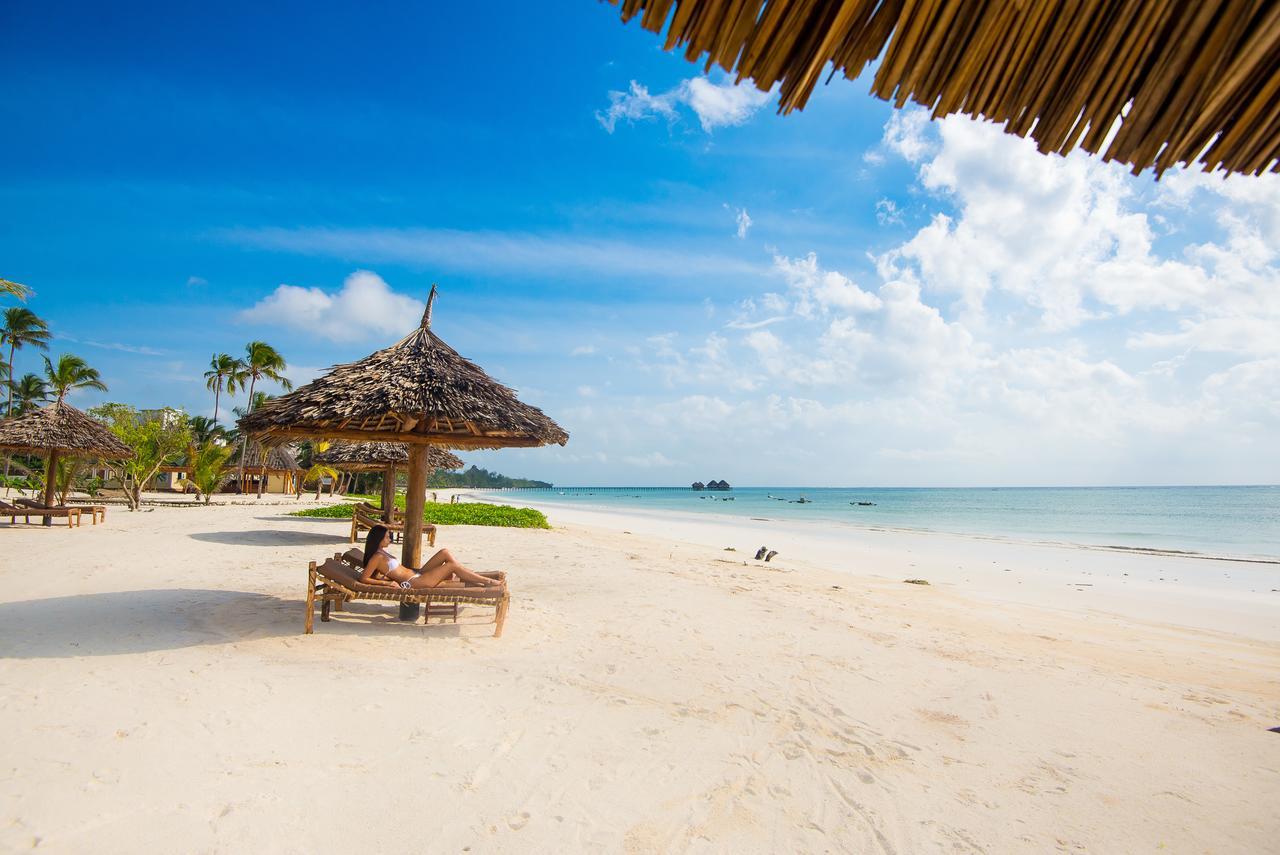 The Sands Beach Resort 브웨주 외부 사진