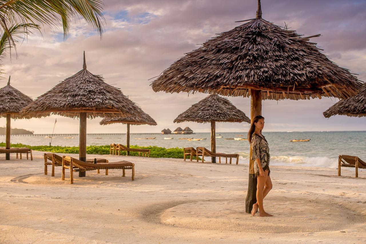 The Sands Beach Resort 브웨주 외부 사진