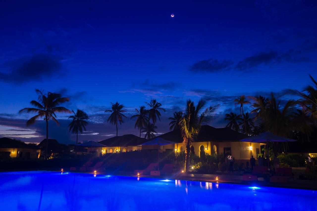 The Sands Beach Resort 브웨주 외부 사진