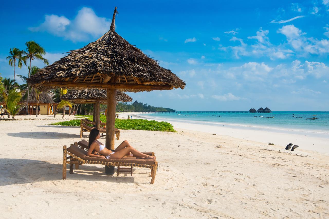 The Sands Beach Resort 브웨주 외부 사진