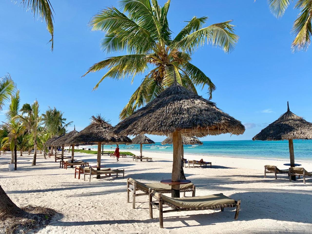 The Sands Beach Resort 브웨주 외부 사진