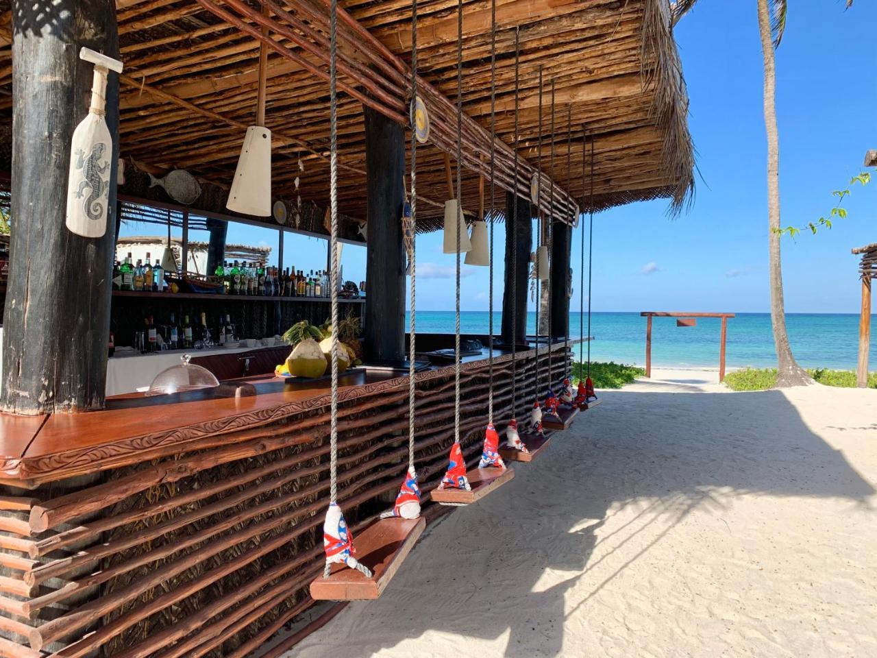 The Sands Beach Resort 브웨주 외부 사진