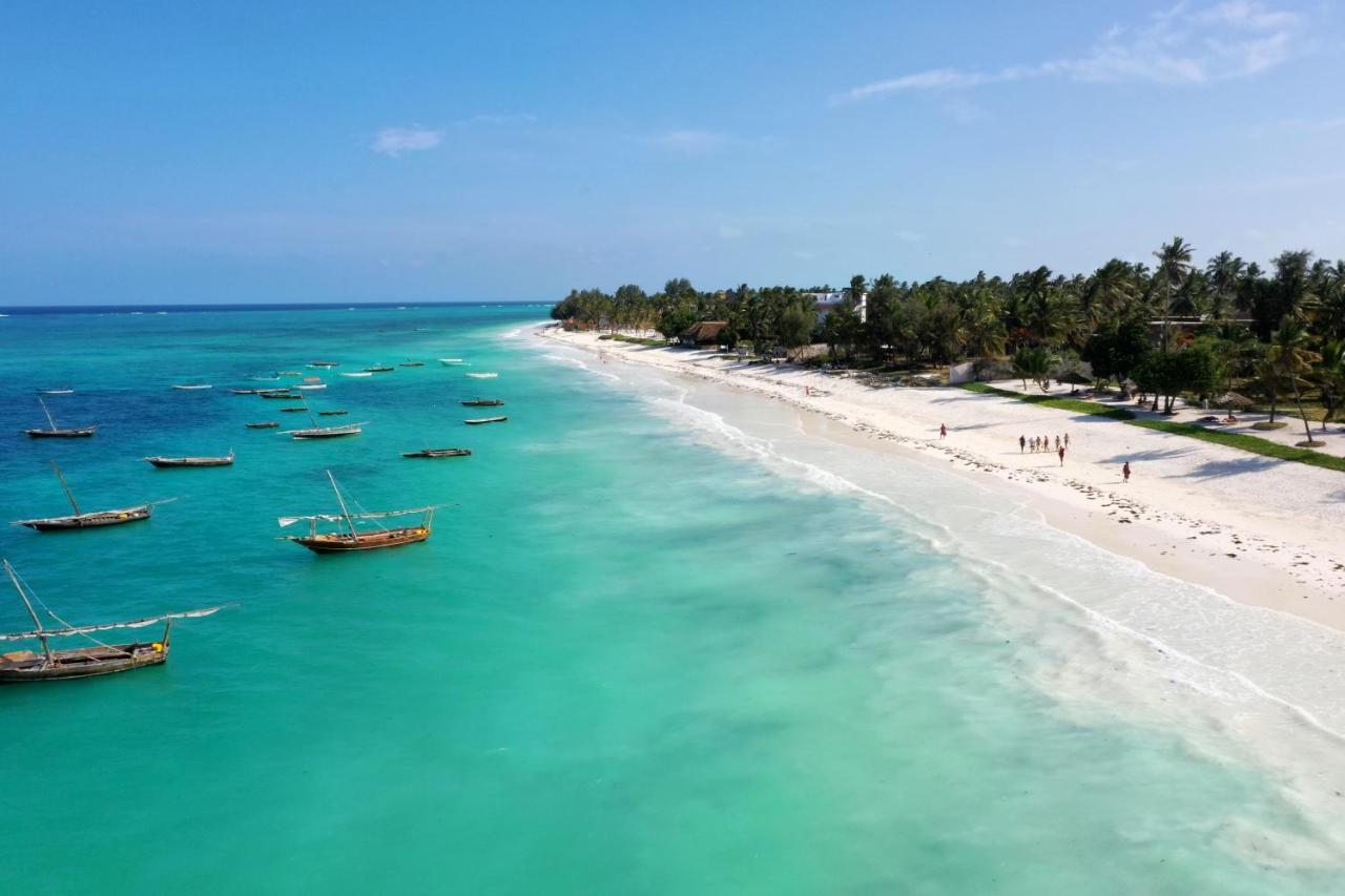 The Sands Beach Resort 브웨주 외부 사진