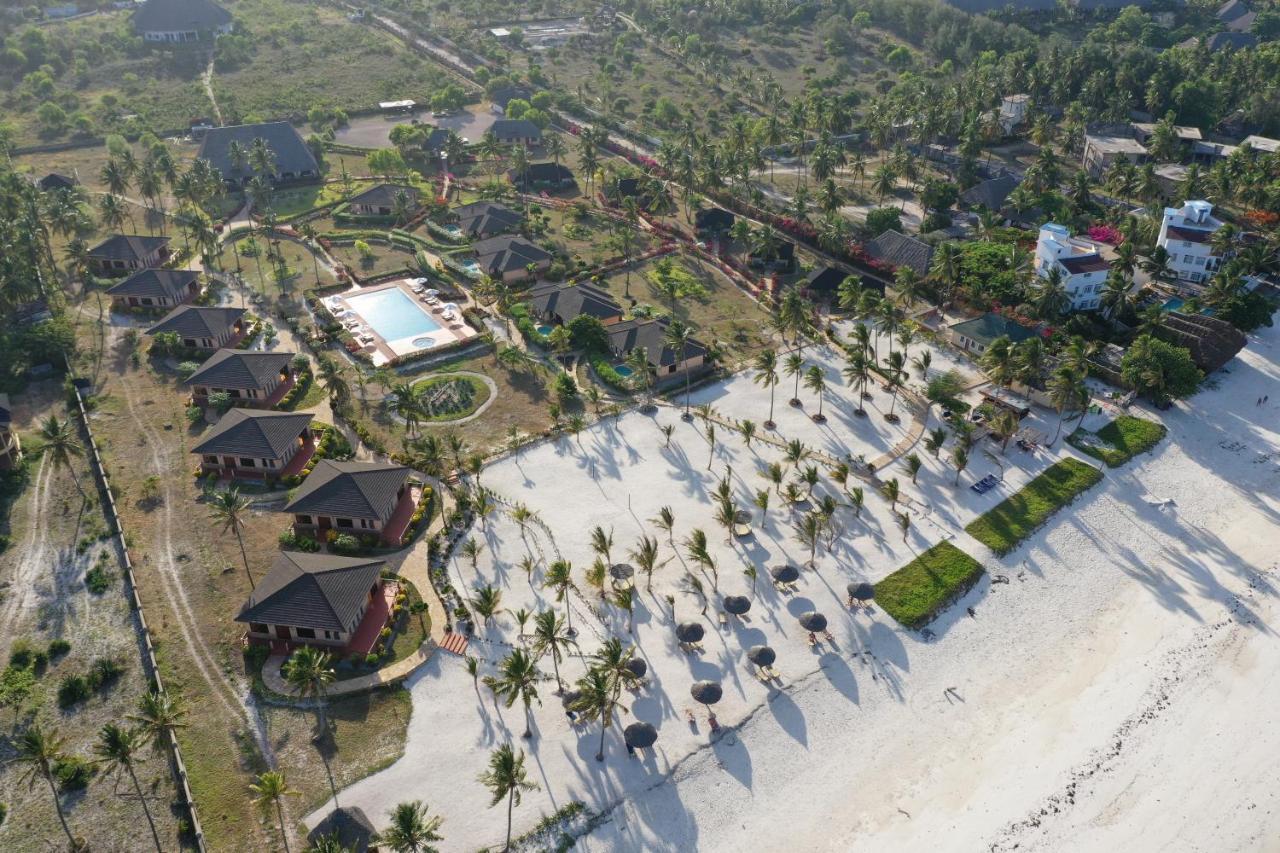 The Sands Beach Resort 브웨주 외부 사진
