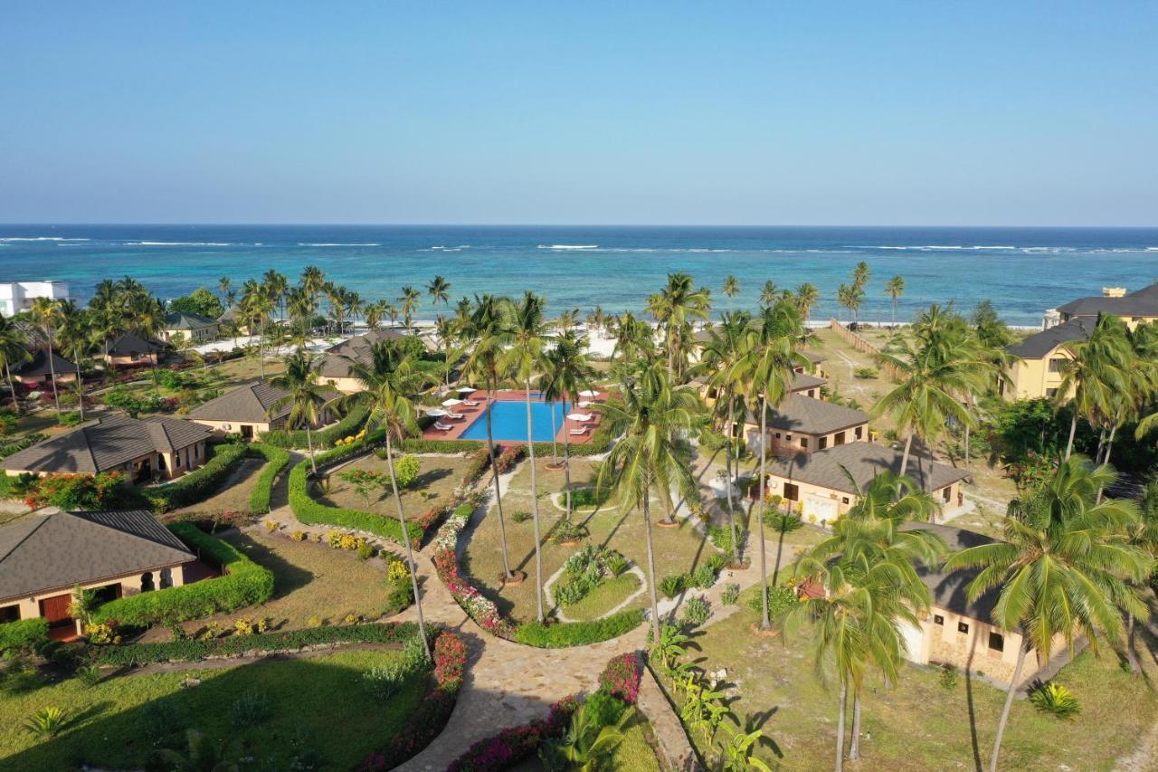 The Sands Beach Resort 브웨주 외부 사진