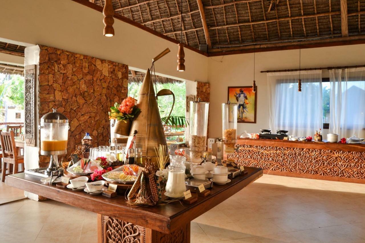 The Sands Beach Resort 브웨주 외부 사진
