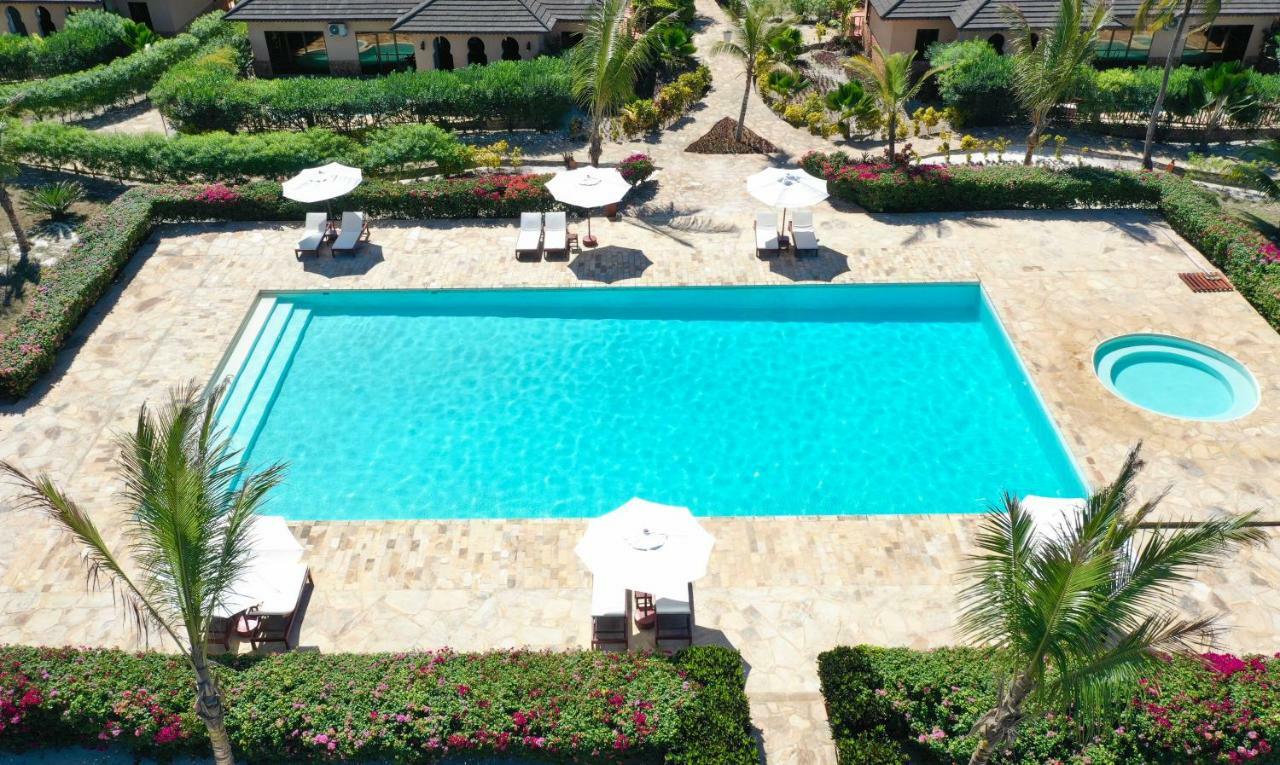 The Sands Beach Resort 브웨주 외부 사진