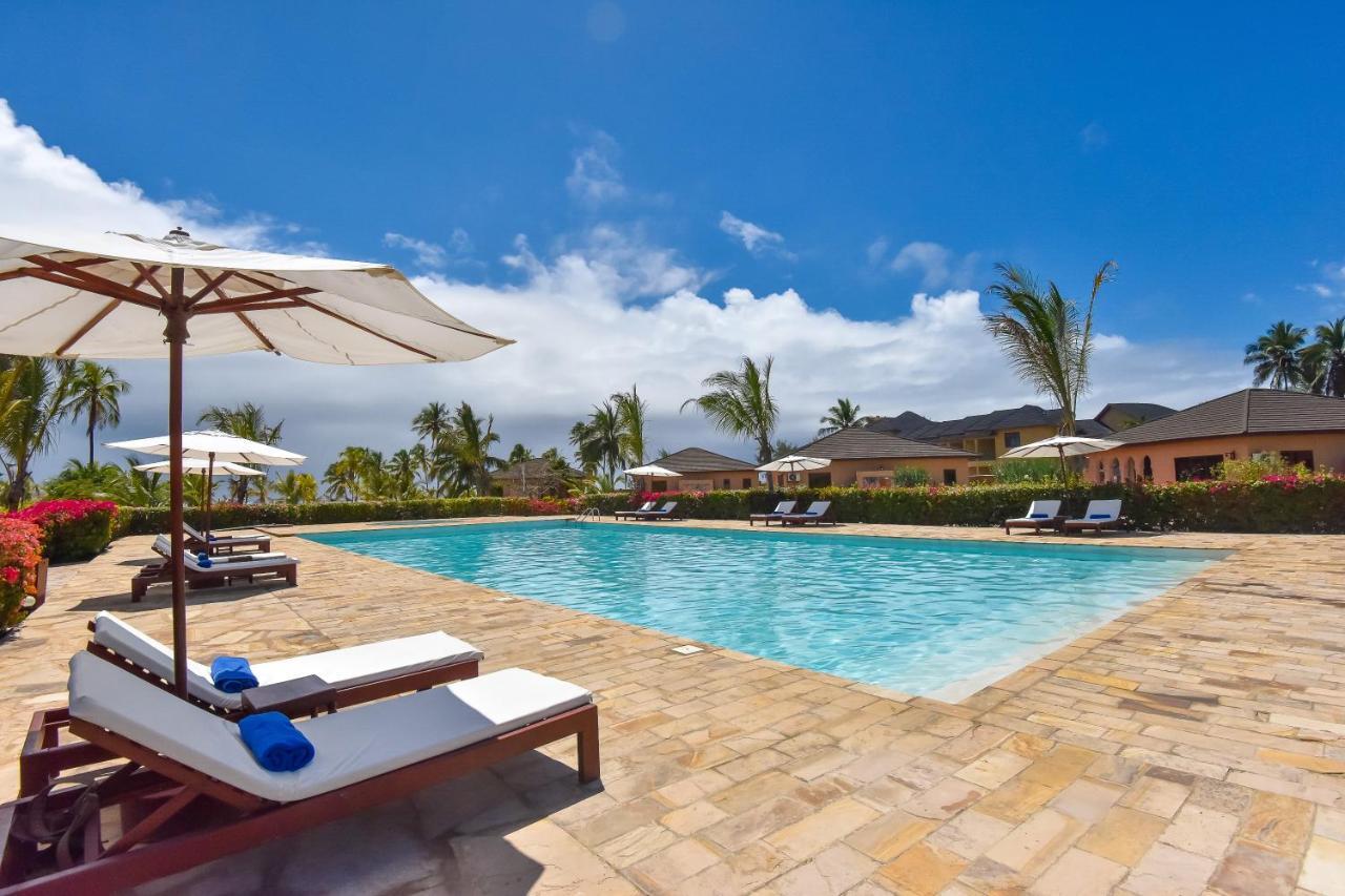The Sands Beach Resort 브웨주 외부 사진
