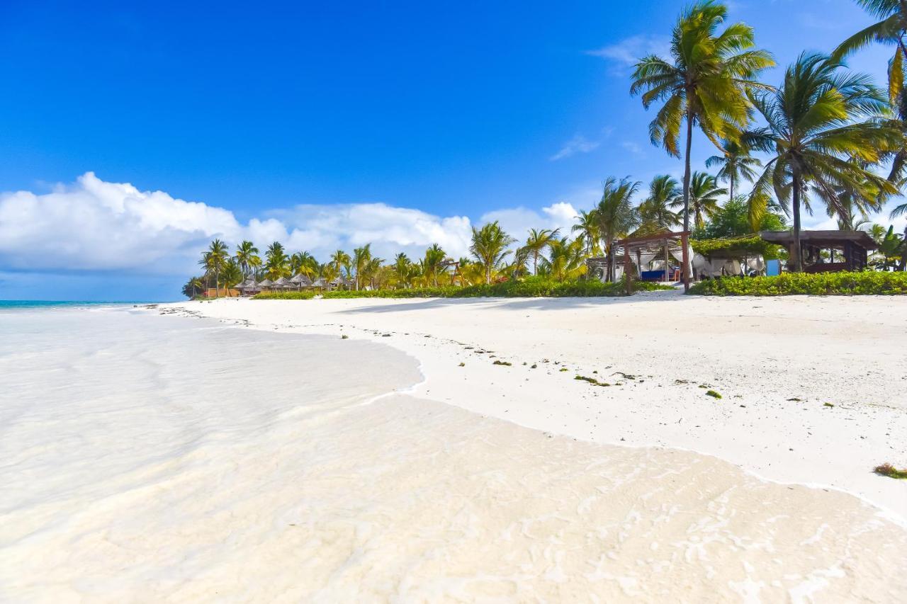 The Sands Beach Resort 브웨주 외부 사진