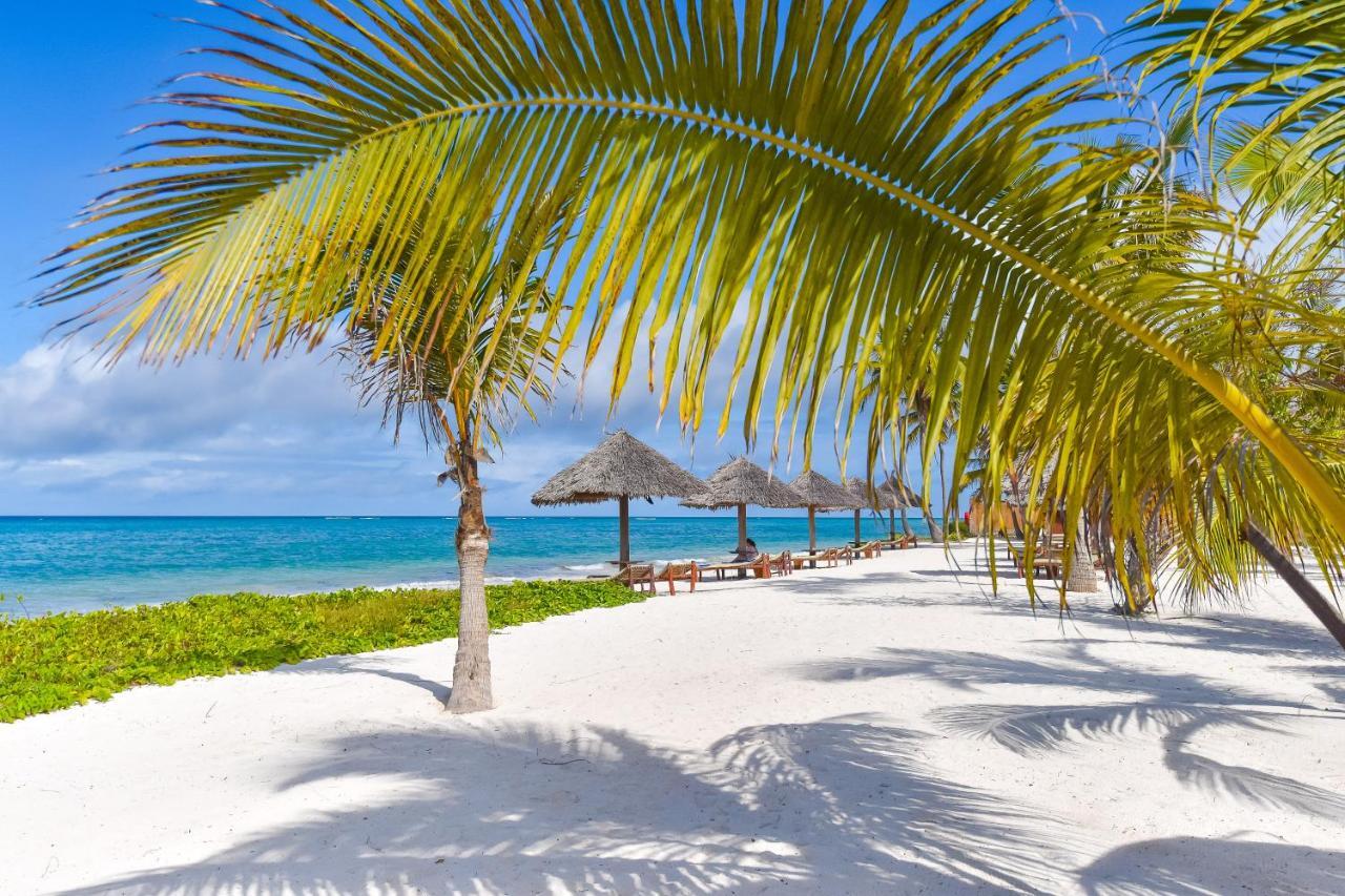 The Sands Beach Resort 브웨주 외부 사진
