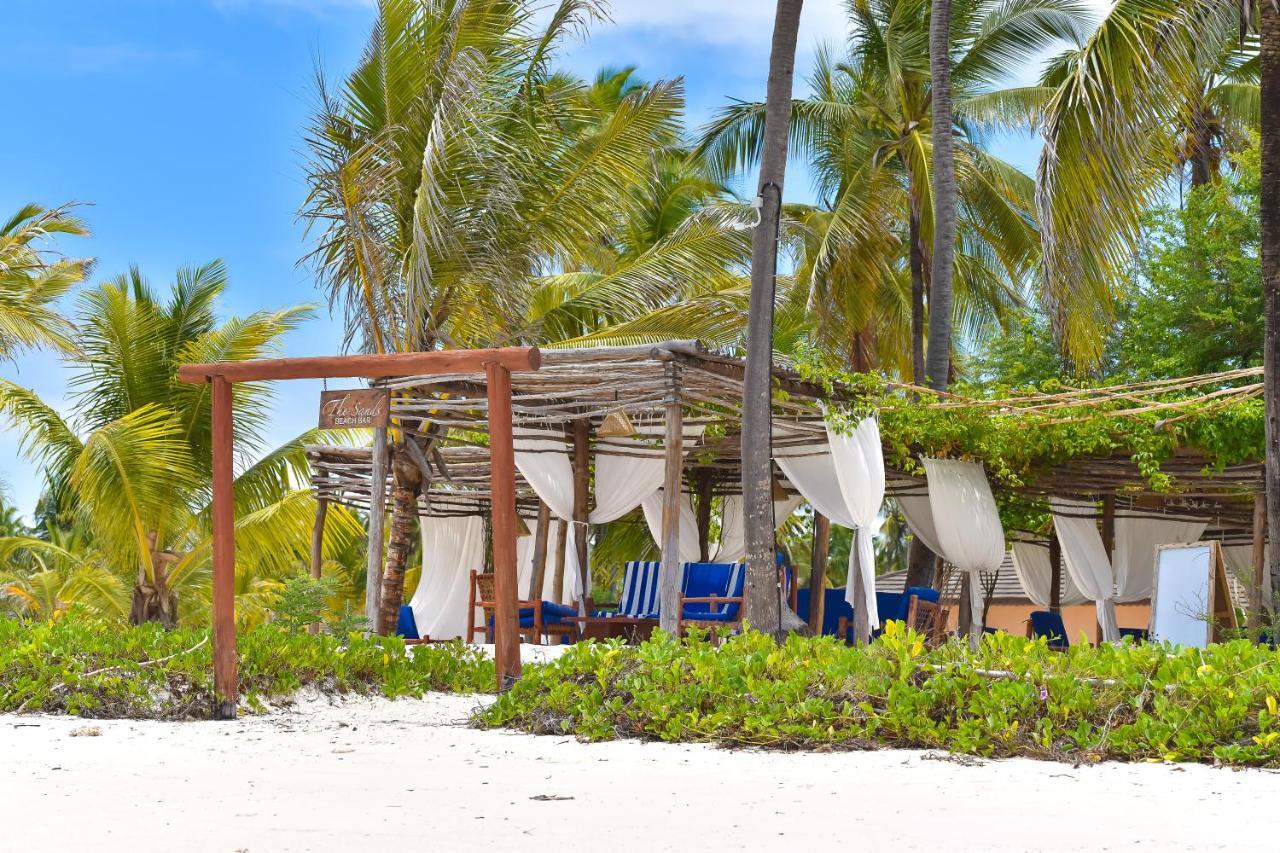 The Sands Beach Resort 브웨주 외부 사진