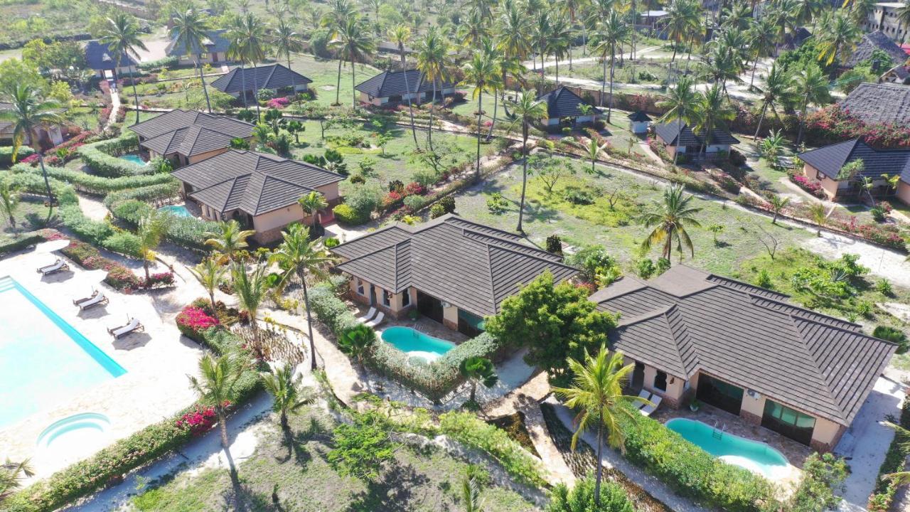 The Sands Beach Resort 브웨주 외부 사진